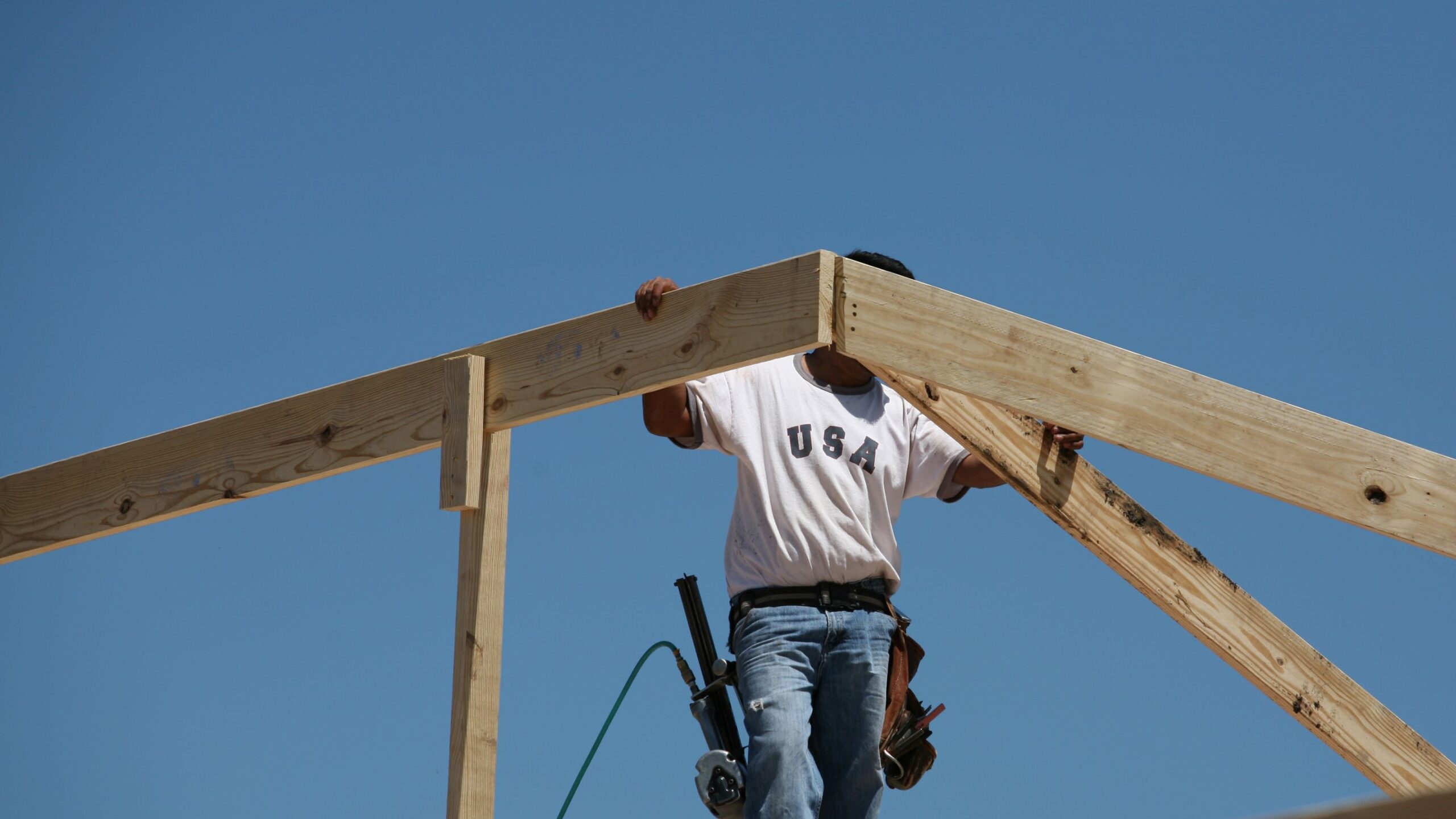 Installing roof rafter